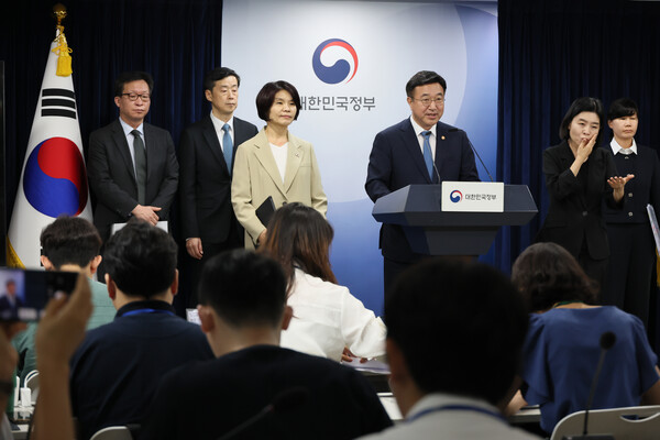 정부가 조직개편안을 통해 금융위원회를 금융감독위원회로 전환하고 감독·소비자보호 기능을 강화하기로 하면서 금융권에 큰 변화의 바람이 불고 있다.  사진=연합뉴스