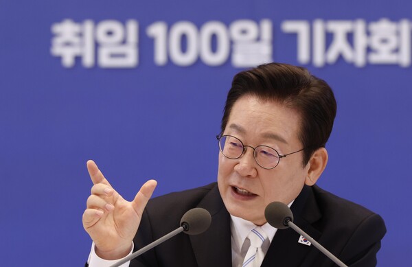 이재명 대통령이 11일 청와대 영빈관에서 열린 취임 100일 기자회견에서 미국 이민당국의 조지아주 단속 사태와 관련 대미 직접투자 위축 가능성을 언급했다. 사진=연합뉴스