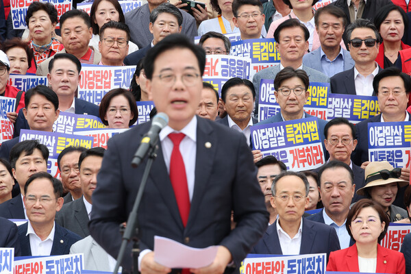 더불어민주당이 정청래 대표의 교섭단체 대표연설 도중 나온 ‘막말’ 관련 송언석 국민의힘 원내대표에 대한 징계요구안을 제출했다. 사진=연합뉴스 