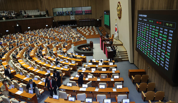국회는 15일부터 나흘간 대정부질문에 돌입한다. 정치·외교안보·경제·사회문화 분야별로 현안을 따져 묻는 이번 대정부질문은 이재명 정부 출범 100일을 맞아 사실상 첫 정기국회 시험대가 될 것으로 예상된다. 사진=연합뉴스 