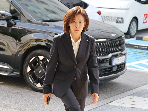 나경원 국민의힘 의원이 15일 서울 양천구 서울남부지방법원에서 열린 '국회 패스트트랙(신속처리안건) 충돌 사건' 1심 결심 공판에 출석하고 있다. 사진=연합뉴스   