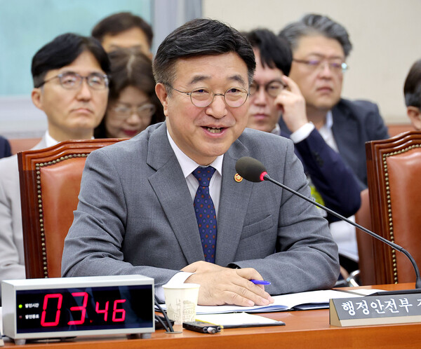 윤호중 행정안전부 장관이 17일 서울 여의도 국회에서 열린 행정안전위원회 전체회의에서 발언하고 있다. 사진=연합뉴스 