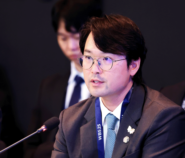 아시아태평양경제협력체(APEC) 보건과경제고위급회의에 참석해 발언하고 있는 이규호 코오롱그룹 부회장. 사진=코오롱