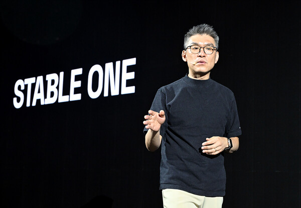 안용운 위메이드 CTO가 18일 기술 시연회에서 스테이블 원에 대해 설명하고 있다. 사진=위메이드