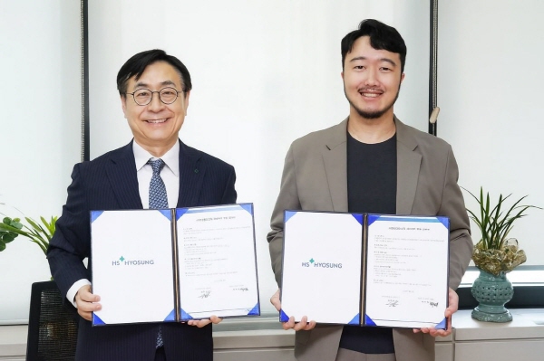 18일 HS효성 마포본사에서 임진달 HS효성첨단소재 대표이사(왼쪽)와 박찬종 선수가 앰배서더 조인식 진행 중 기념촬영을 하고 있다. 사진=HS효성