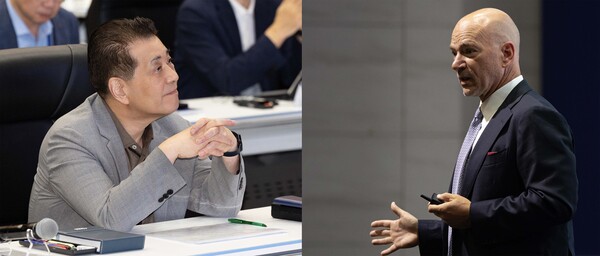 장인화 포스코그룹 회장이 22일 포스코 송도 글로벌R&D센터에서 열린 2025 포스코포럼에서 기조강연자인 앤드류 맥아피(Andrew McAfee) MIT 경영대학원 교수와 대화를 나누고 있다. 사진=포스코그룹