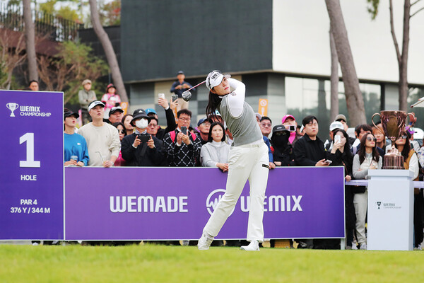위믹스 챔피언십 2024 우승자 김민선7, 1번 홀 스윙 장면. 사진=위메이드