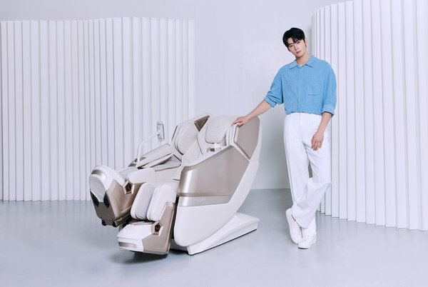 바디프랜드 듀얼 콤팩트 헬스케어로봇 '팔콘N'.(사진=바디프랜드)