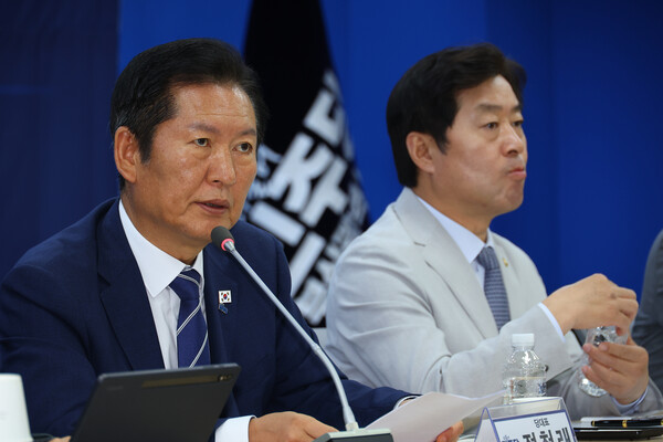 정청래 더불어민주당 대표가 23일 오전 부산 동구 더불어민주당 부산시당에서 열린 부울경 예산정책협의회에서 인사말하고 있다. 사진=연합뉴스  