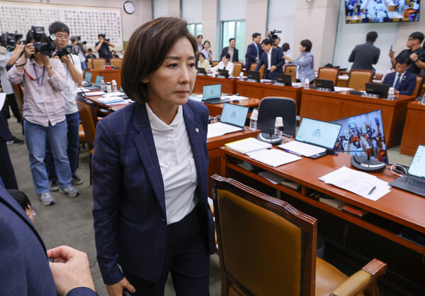 나경원 국민의힘 의원이 중국인 단체관광객 무비자 입국 관련 고민정 더불어민주당 의원과 충돌했다. 사진=연합뉴스
