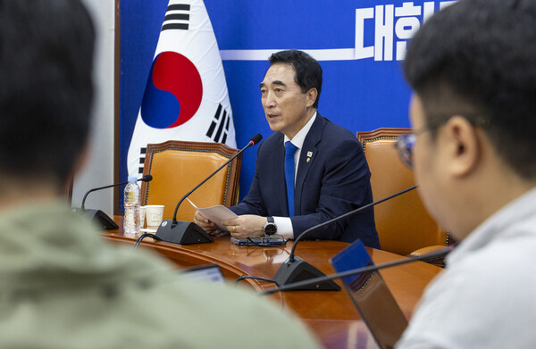 박수현 더불어민주당 수석대변인이 8일 국회에서 기자간담회를 갖고 국민의힘에 추석 연휴 직후 본회를 열고 비쟁점 민생법안을 신속히 처리하자고 제안했다. 사진=연합뉴스 