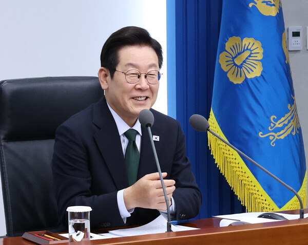 이재명 대통령이 13일 용산 대통령실에서 수석보좌관회의를 주재하면서 K컬처를 중심으로 한 문화 생태계 전반의 체질 개선을 핵심 화두로 던졌다. 사진=연합뉴스 