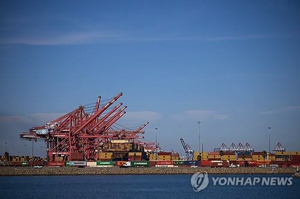 미국 로스앤젤레스항의 화물선. 사진=연합뉴스