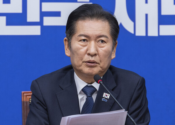 정청래 더불어민주당 대표가 15일 국회에서 열린 최고원회의에서 법제사법위원회의 대법원 현장 국정감사와 관련해 자제와 품격을 당부했다. 사진=연합뉴스 