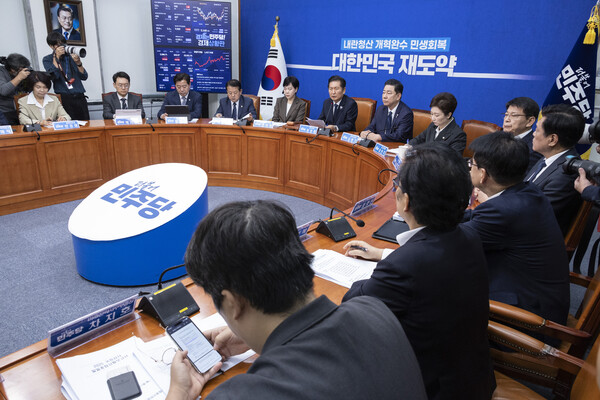 더불어민주당이  내란 혐의 관련 인사들에 대한 잇따른 구속영장 기각 이후 사법개혁 추진의 속도를 다시 높이고 있다. 특히 민주당은 내주 사법개혁안을 발표해 법원 권한 재편을 공삭화할 것으로 예상된다. 사진=연합뉴스 