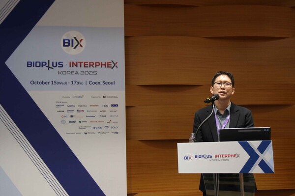 이태희 삼성바이오로직스 항체배양PD팀장(상무)이 16일 진행된 BIX 2025 런천 세션에서 CDO 서비스 경쟁력에 대해 발표하고 있다.(사진=삼성바이오로직스)