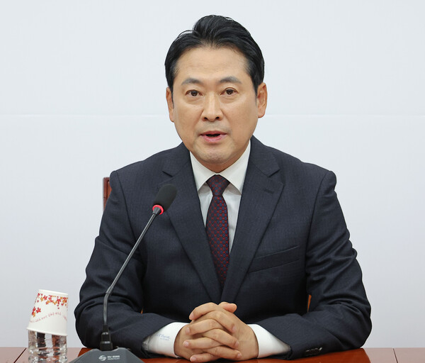 장동혁 국민의힘 대표가 17일 국회에서 기자간담회를 갖고 주식투자 의혹이 제기된 민중기 특검에 대한 고발을 예고했다. 사진=연합뉴스 