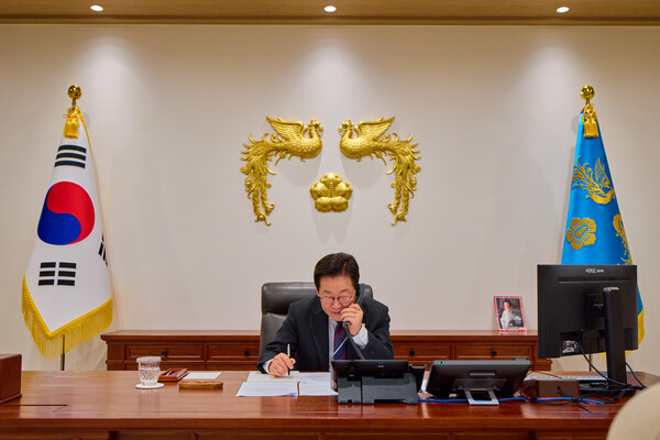  이재명 대통령의 국정 수행 지지율이 한 주 만에 다시 하락세로 돌아선 것으로 나타났다. 사진=연합뉴스 