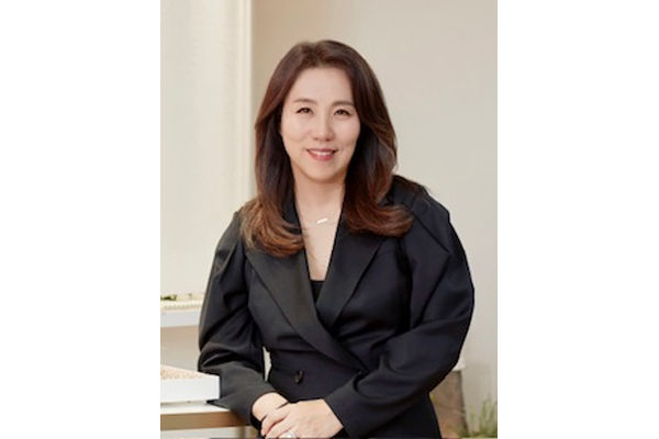 이선주 LG생활건강 대표가 탄탄한 커리어를 바탕으로 회사의 위기를 극복할 수 있을지 관심이 쏠리고 있다. 사진=LG생활건강 제공