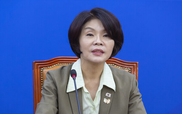 한정애 더불어민주당 정책위의장이 21일 국회에서 열린 국정감사 대책회의에서 오세훈 서울시장을 겨냥 한강버스 사업에 대한 비판을 쏟아냈다. 사진=연합뉴스 