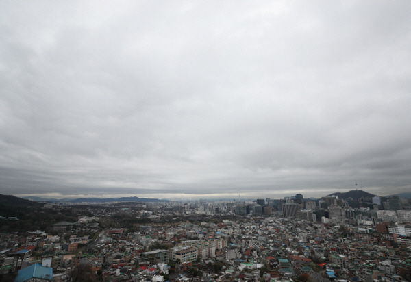 12일은 전국적으로 구름이 많고 오후들어 흐린날이 예보됐다. 사진=연합뉴스