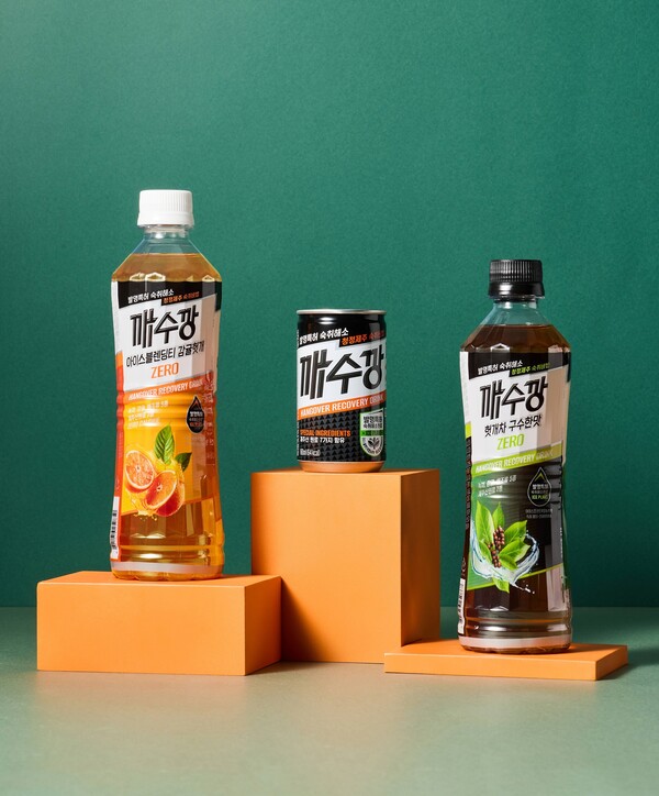롯데칠성음료가 차 형태의 숙취 해소 음료 ‘깨수깡 헛개차 구수한 맛 제로’, ‘깨수깡 아이스블렌딩티 감귤헛개 제로’ 2종을 출시한다. 사진=롯데칠성음료