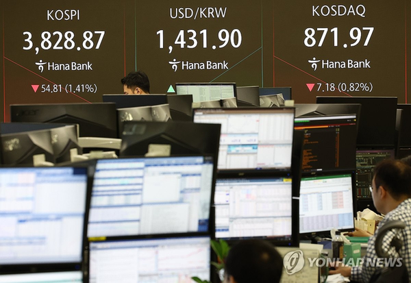 서울 중구 하나은행 본점 딜링룸 현황판 자료사진. 사진=연합뉴스