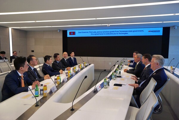 모빌리티 산업 발전을 위해 양측의 협력 방안을 논의하고 있는 한국앤컴퍼니그룹과 미국 테네시주 관계자들. 사진=한국앤컴퍼니그룹
