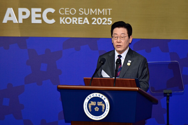 이재명 대통령이 지난 29일 경북 경주예술의전당에서 열린 'APEC CEO(최고경영자) 서밋' 개회식에서 특별연설을 하고 있다. 사진=연합뉴스