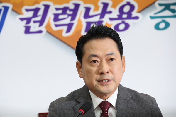장동혁 국민의힘 대표가 3일 국회에서 열린 최고위원회의에서 이재명 대통령의 사법 리스크를 정조준했다. 사진=연합뉴스
