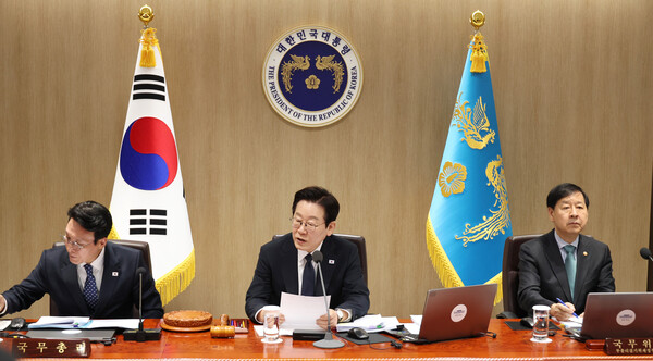 이재명 대통령이 4일 용산 대통령실에서 제48회 국무회의를 주재하고 있다. 사진=연합뉴스 