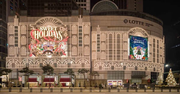 롯데백화점 크리스마스 비주얼 테마 스위트 홀리데이(Sweet Holidays)로 물든 롯데타운 명동 전경. 사진=롯데백화점 제공