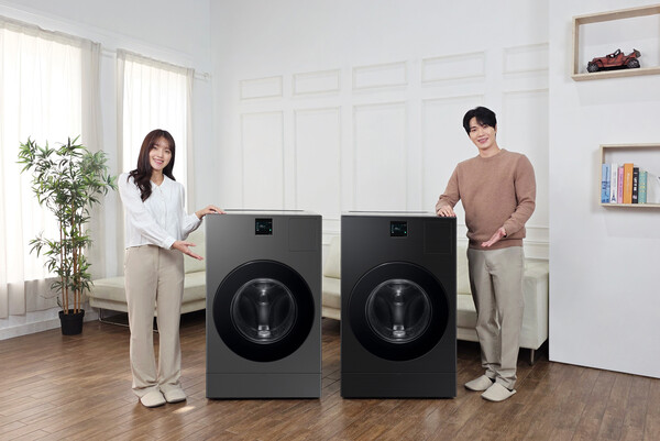 삼성전자 모델이 '비스포크 AI 콤보' 신규 색상 신제품을 소개하고 있다. 사진=삼성전자 제공