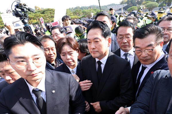 장동혁 국민의힘 대표가 6일 오후 광주를 찾아 국립5·18민주묘지 참배 일정을 소화할 예정이었지만, 시민들의 항의에 도착 15분만에 현장을 떠났다. 사진=연합뉴스