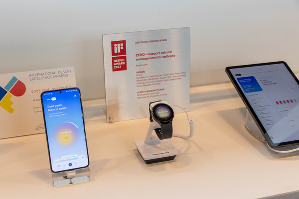SK바이오팜의 뇌전증 관리 AI 플랫폼 제로(Zero)와 연동한 스마트 기기.(사진=SK바이오팜)