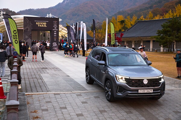 폭스바겐 아틀라스가 2025 문경 레전드 트레일 대회에서 전시돼 있다. 사진=폭스바겐코리아 제공