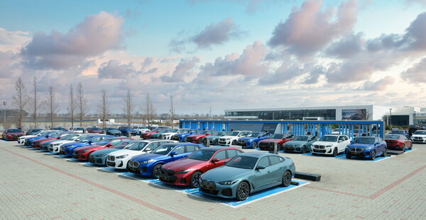 BMW 전기차들이 주차돼 있다. 사진=BMW코리아 제공