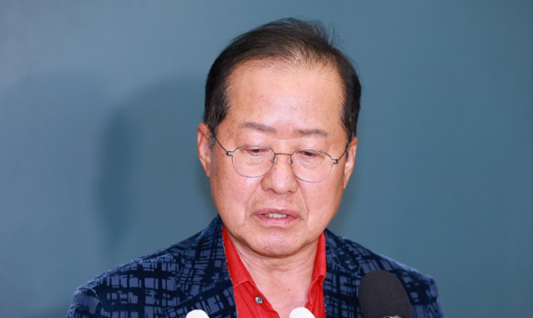 홍준표 전 대구시장이  13일 자신의 사회관계망서비스(SNS)을 통해 보석 심문 결과를 앞둔 윤석열 전 대통령의 부인 김건희 여사를 직격했다. 사진=연합뉴스 