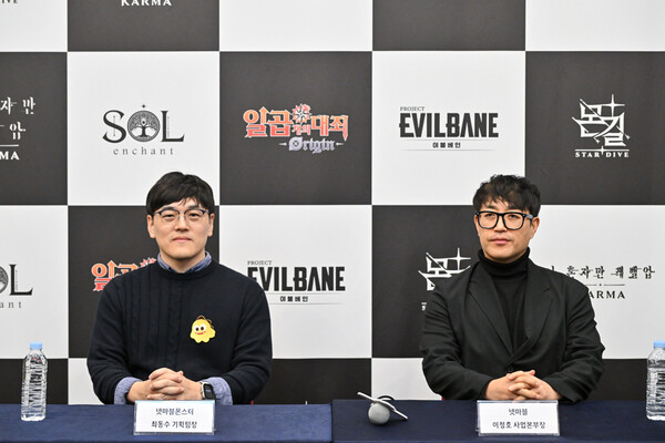왼쪽부터 최동수 넷마블몬스터 기획팀장, 이정호 넷마블 사업본부장. 사진=넷마블