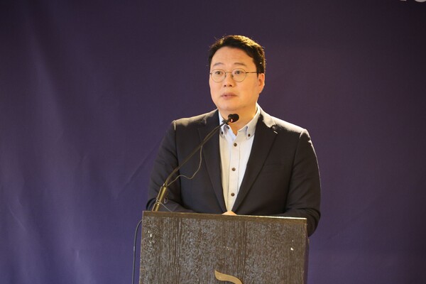 천하람 개혁신당 원내대표가 14일 서울 중구 더 플라자 호텔에서 열린 제6회 서울와이어 혁신포럼에서 축사를 하고 있다. 이번 포럼은 ‘AI 3대 강국, CEO들의 혁신 전략’라는 주제로 진행된다. 사진=서울와이어