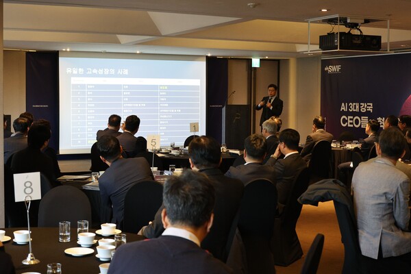 14일 개최된 '제6회 SWIF' 행사에서 이정동 서울대 교수의 주제 강연을 참석자들이 경청하고 있다. 사진=서울와이어