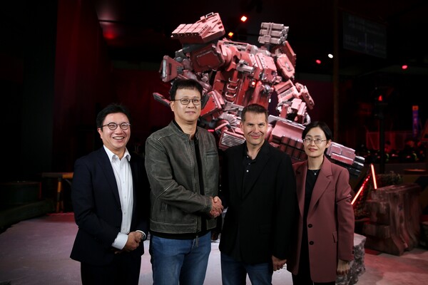 (왼쪽부터) 최원종 엔씨소프트 IP얼라이언스실장(상무), 배재현 빅파이어 게임즈 대표 겸 엔씨소프트 CDA(Chief Development Advisor, 부사장), 제러미 홀렛(Jeremy Hollett) 마이크로소프트 애저(Azure) 고객 신뢰 엔지니어링(CRE) 총괄 부사장, 임옥희 한국마이크로소프트 고객 성공 사업부 부문장. 사진=엔씨소프트