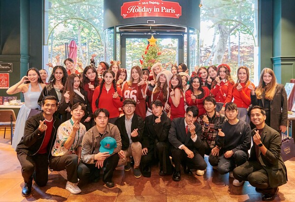 BBQ 빌리지 송리단길점 ‘홀리데이 인 파리’ 프로모션 론칭 행사에 참여한 글로벌 친플루언서들. 사진=제너시스BBQ 그룹