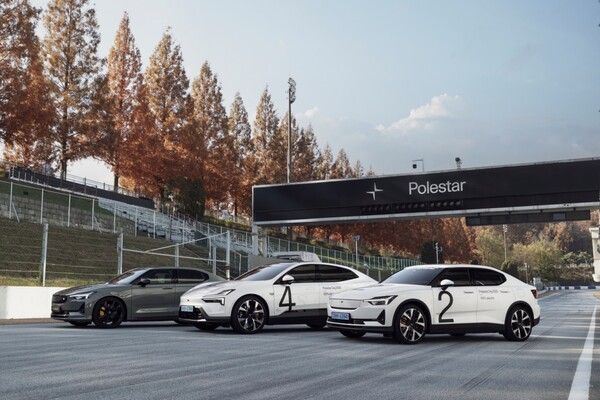 폴스타 차량이 도열해 있다. 사진=폴스타 제공