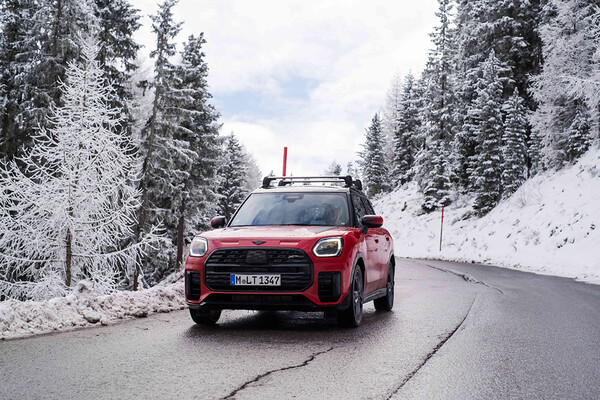 BMW 그룹 코리아가 BMW∙MINI 겨울용 오리지널 휠∙타이어 세트 할인 캠페인을 진행한다. 사진=BMW 그룹 코리아 제공