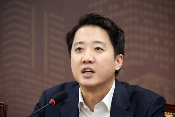 이준석 개혁신당 대표가 17일  국회에서 열린 최고위원회의에서 이재명 정부를 향해 직격탄을 날렸다.사진=연합뉴스 