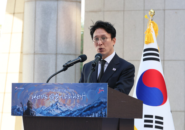 김민석 국무총리가 지난 17일 서울 노원구 육군사관학교에서 열린 제86회 순국선열의 날 기념식에 참석해 기념사하고 있다. 사진=연합뉴스