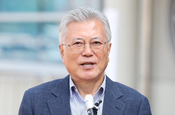 문재인 전 대통령이 대한민국 전직 대통령 중 처음으로 본격적인 유튜버 활동을 시작했다. 사진=연합뉴스 