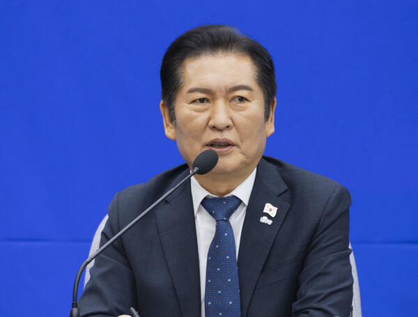 정청래 더불어민주당 대표가 18일 국회에서 열린 전국기초의원·광역의원협의회 간담회에서 인사말하고 있다. 사진=연합뉴스 