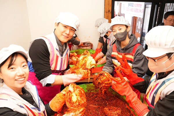 동국제강 ‘사랑의 김장 나누기’ 행사 모습. 사진=동국제강